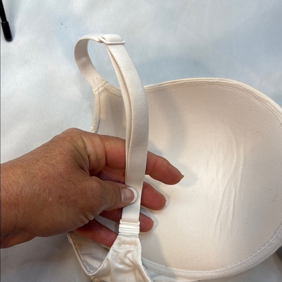 VS Body by Victoria Push-Up White Lace Underwire Bra, Size 34 DDD, Preowned - Picture 9 of 12